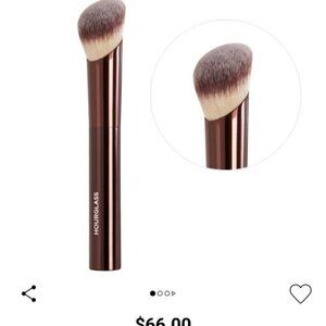 Hourglass Ambient Soft Glow Foundation Brush